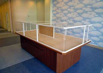 特注のレイアウト什器との対面