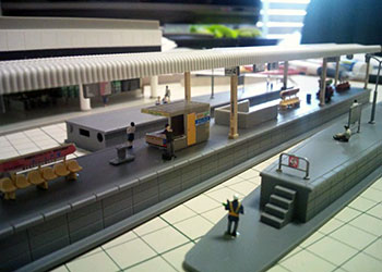 自宅で制作した駅のホーム（人付き）
