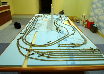 立体交差を含む全ての線路の仮敷設