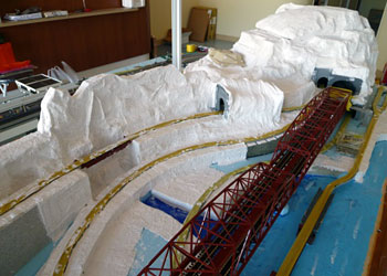 山の形成と土手の完成